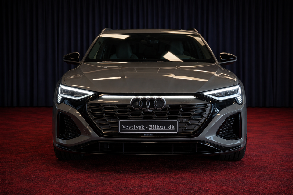 Audi Q8 e-tron 55 S-line quattro 5d