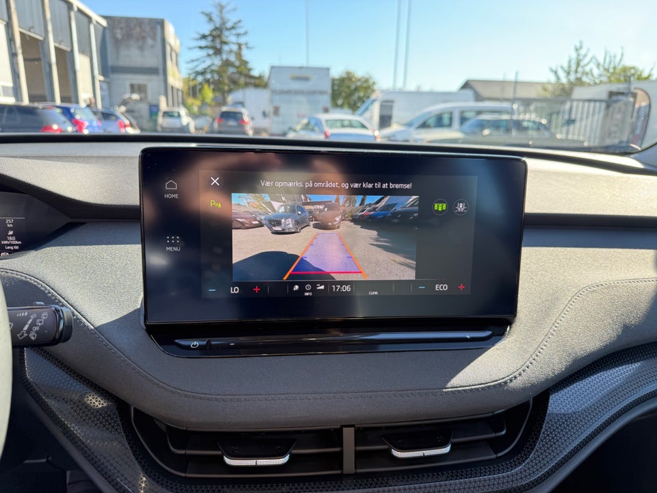 Skoda Enyaq 50 iV Loft 5d