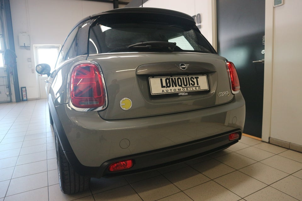 MINI Cooper SE Essential 3d