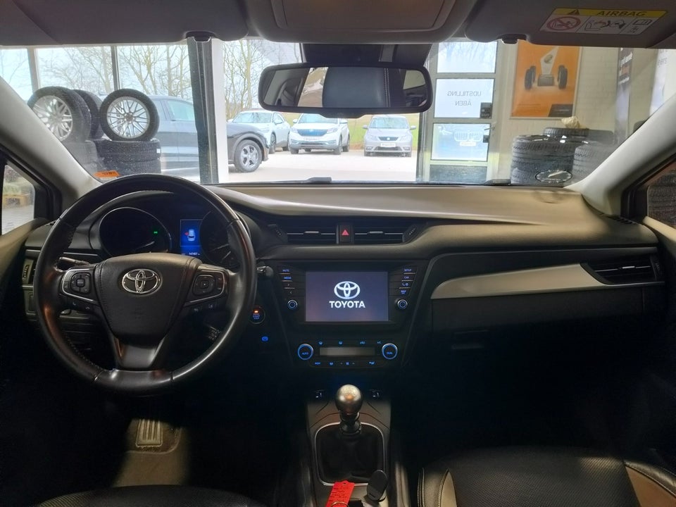 Toyota Avensis 1,8 VVT-i T1 Touring Sports 5d