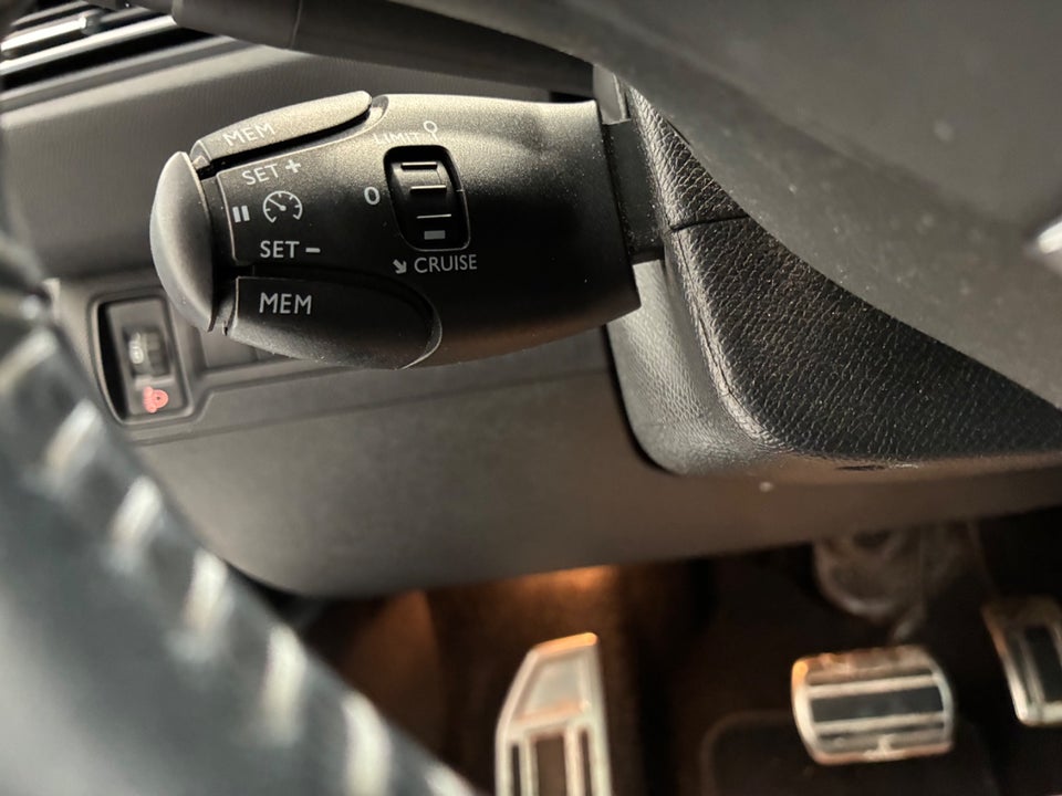 Peugeot 308 1,2 e-THP 130 Allure Sky SW EAT6 5d