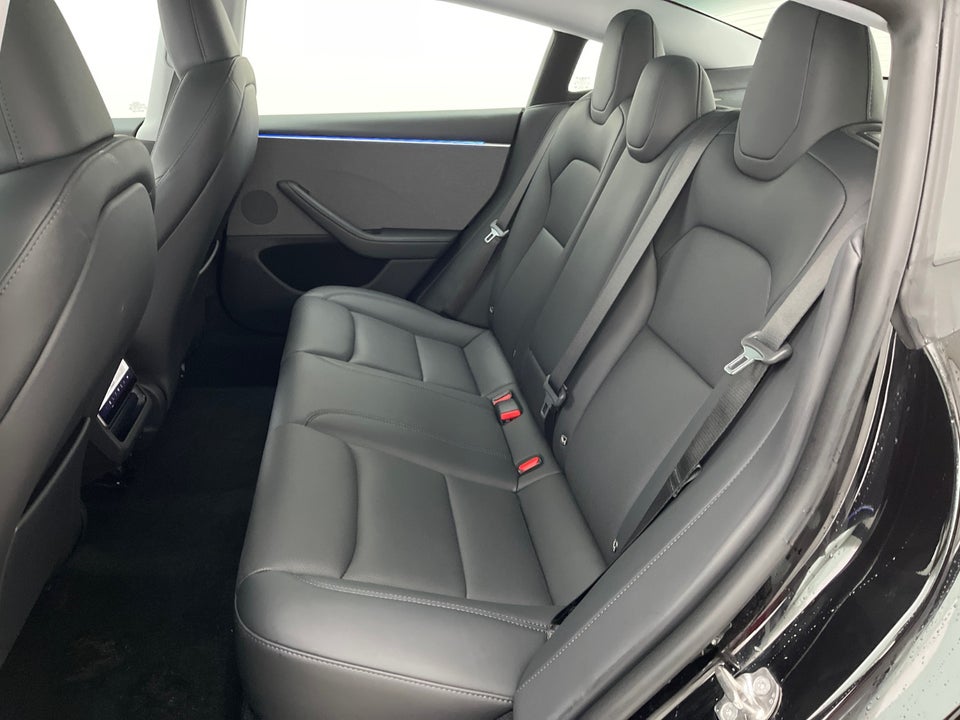 Tesla Model 3 RWD 4d