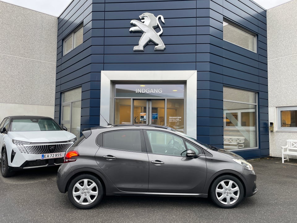 Peugeot 208 1,5 BlueHDi 100 Signature Sky 5d