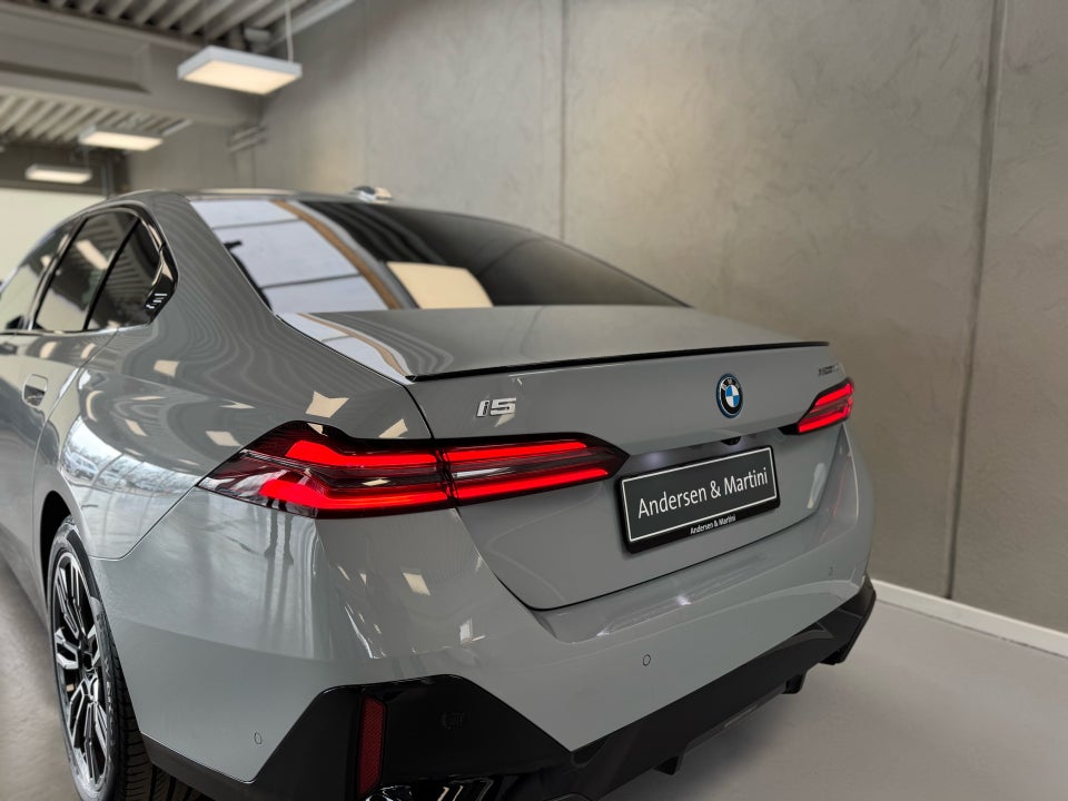 BMW i5 xDrive40 M-Sport 4d