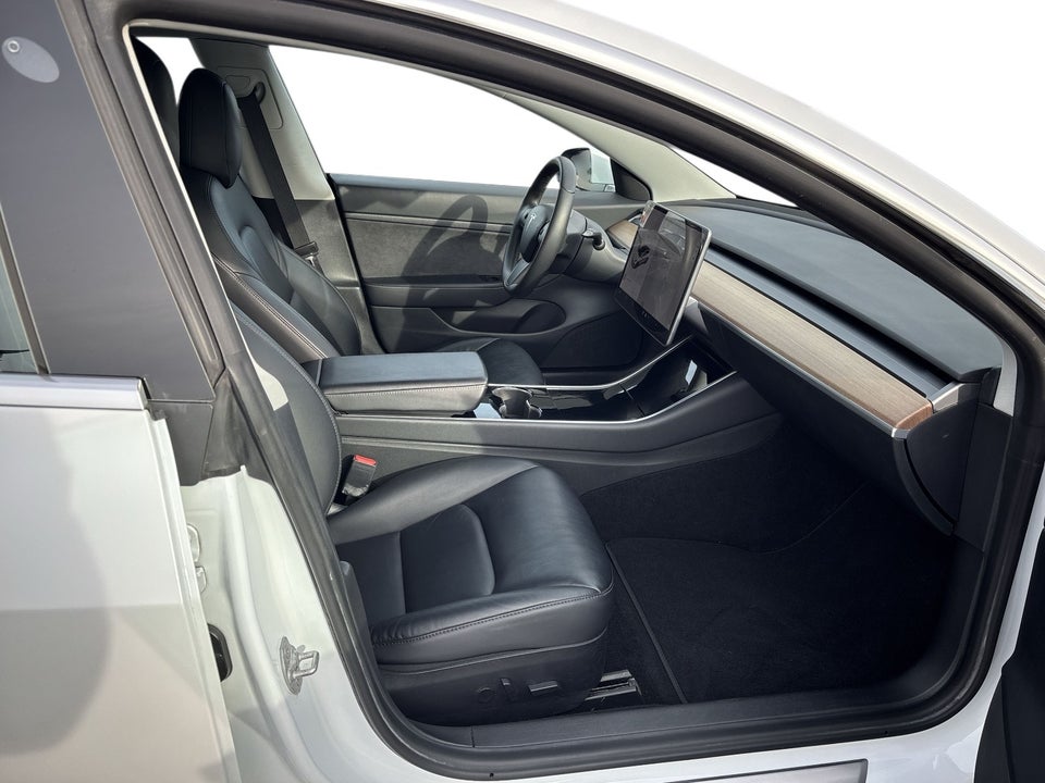 Tesla Model 3 Standard Range+ RWD 4d