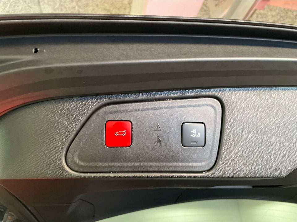 Peugeot 3008 1,6 Hybrid First Selection EAT8 5d