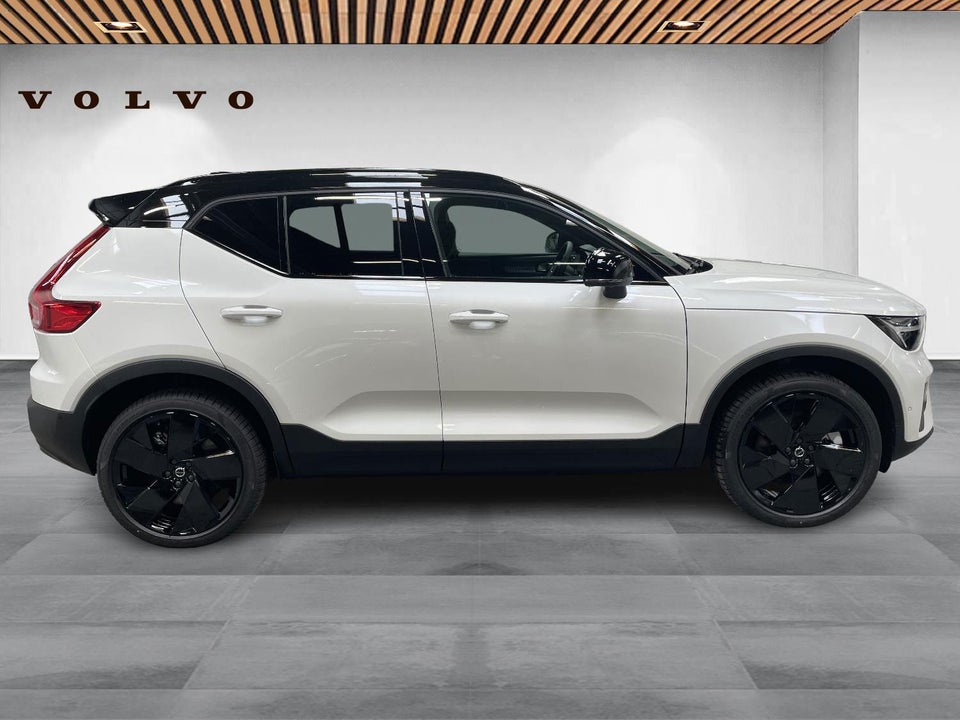 Volvo EX40 Extended Range Black Edition 5d