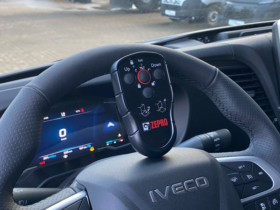 Iveco Daily 3,0 35S18 4100mm Box m/lift AG8