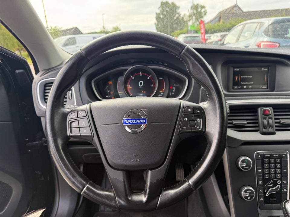 Volvo V40 1,6 D2 115 Momentum aut. 5d