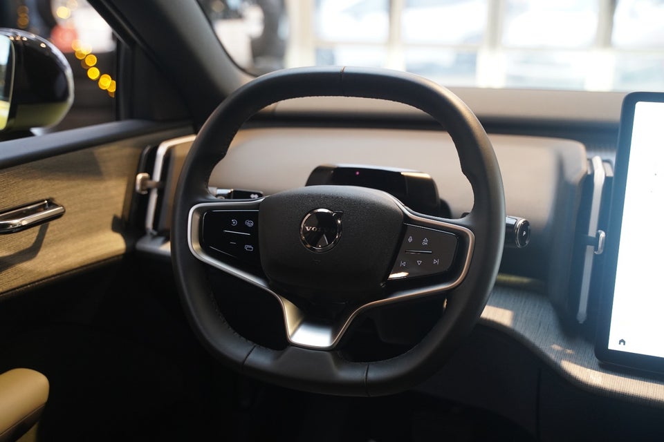 Volvo EX30 Extended Range Plus 5d