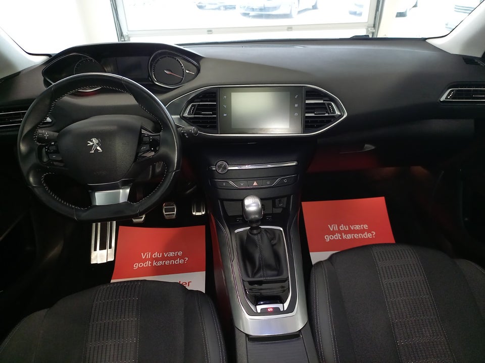 Peugeot 308 1,5 BlueHDi 130 Selection Sky 5d