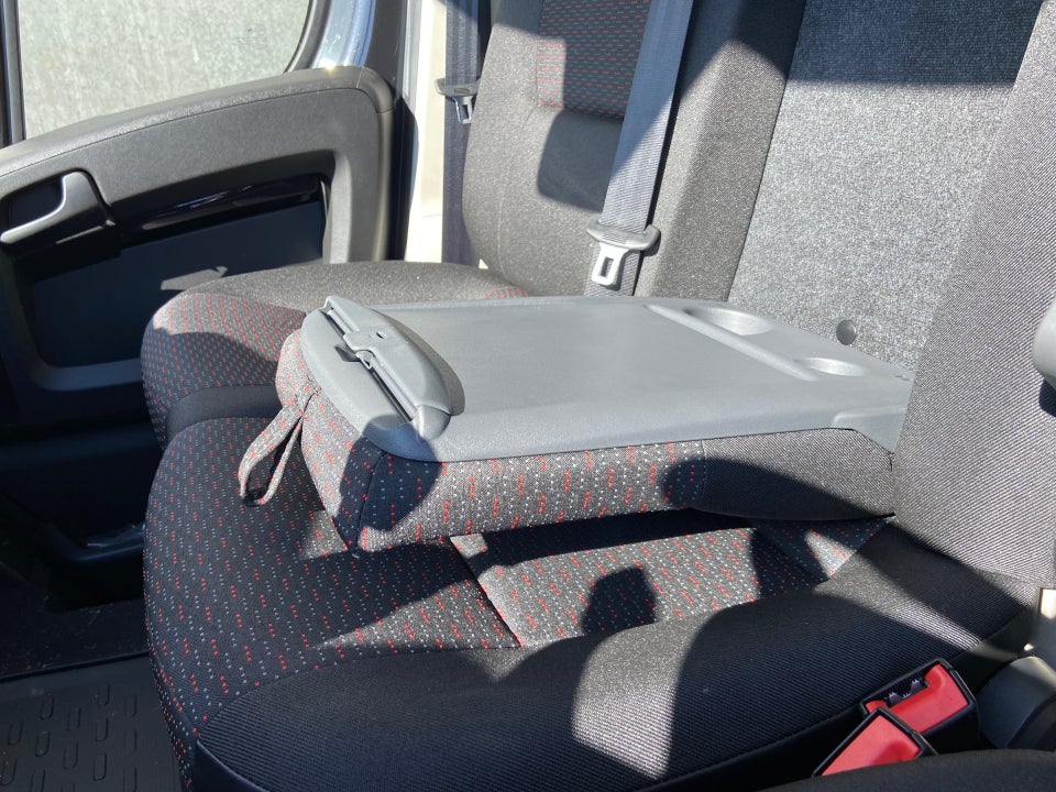 Peugeot Boxer 333 2,2 BlueHDi 140 L2H2 Premium