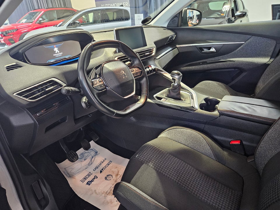 Peugeot 3008 1,2 e-THP 130 Strike 5d