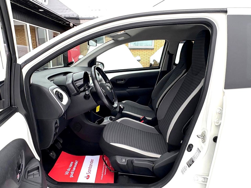 Toyota Aygo 1,0 VVT-i x-pression 5d