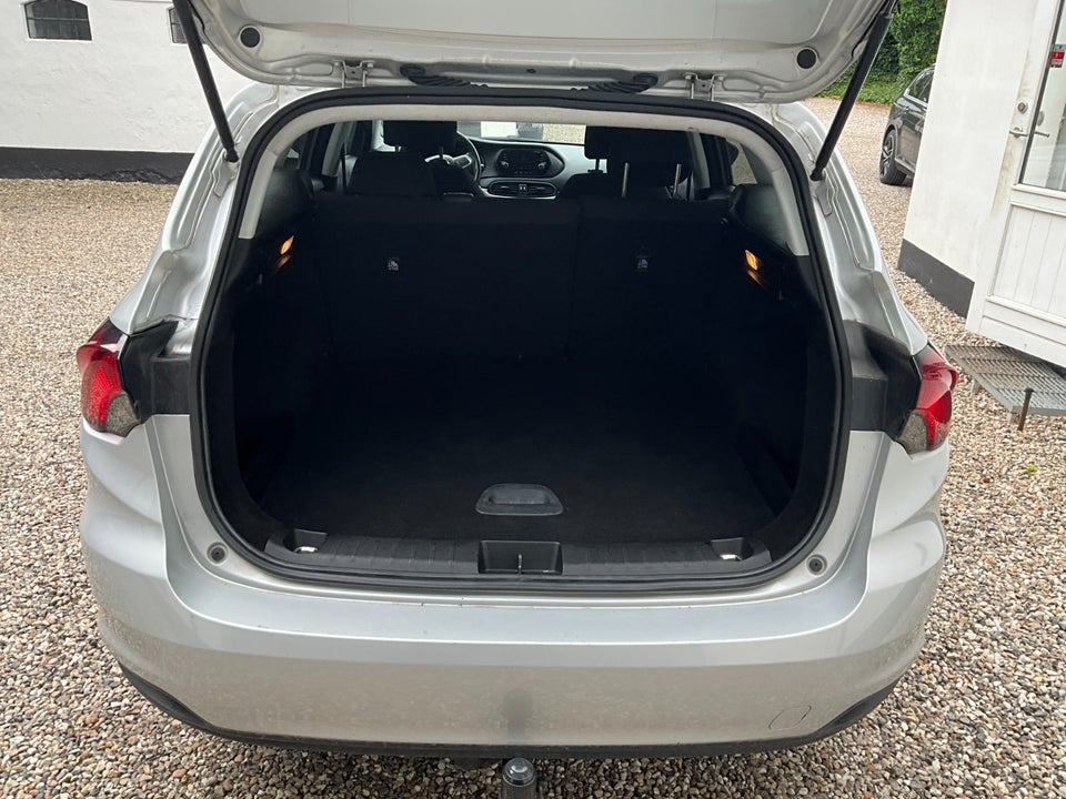 Fiat Tipo 1,4 16V Street SW 5d