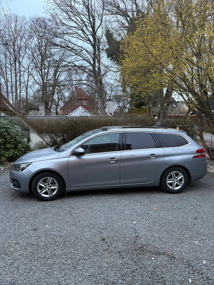 Peugeot 308 1,5 BlueHDi 130 Allure+ SW 5d