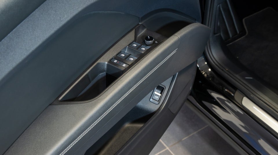 Audi Q4 e-tron 40 S-line 5d