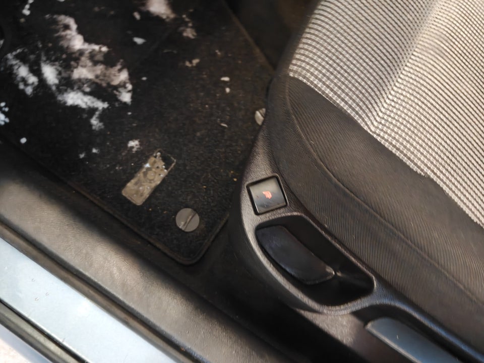 Peugeot 307 1,6 Edition stc. 5d