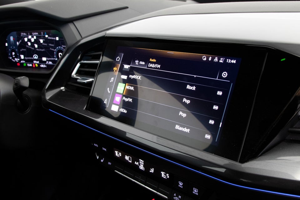 Audi Q4 e-tron 50 S-line quattro 5d