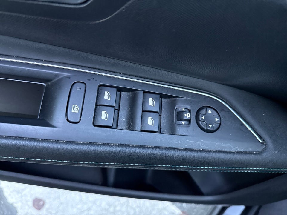 Peugeot 3008 1,6 Hybrid First Selection EAT8 5d