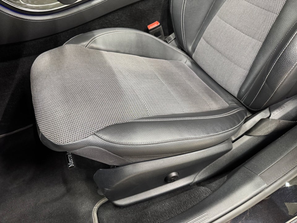 Mercedes E300 de 2,0 AMG Line stc. aut. 5d