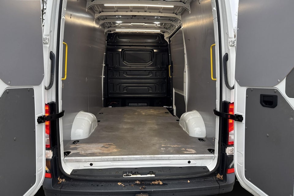 VW Crafter 35 2,0 TDi 177 Kassevogn L3H3 RWD