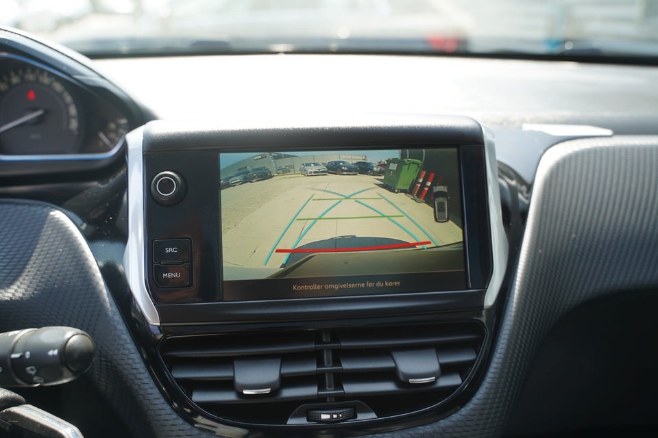 Peugeot 2008 1,2 e-THP 110 Selection Sky 5d