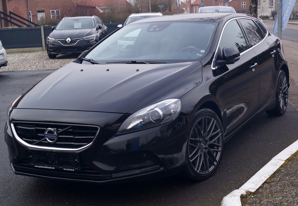 Volvo V40 2,0 D3 150 Momentum aut. 5d