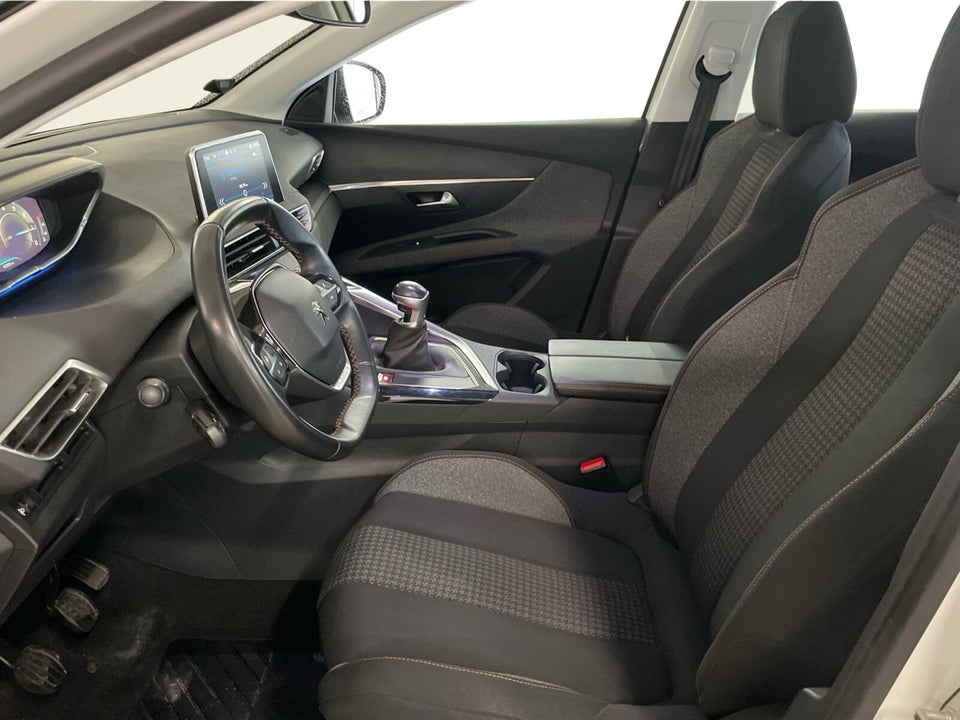 Peugeot 3008 1,2 e-THP 130 Active 5d