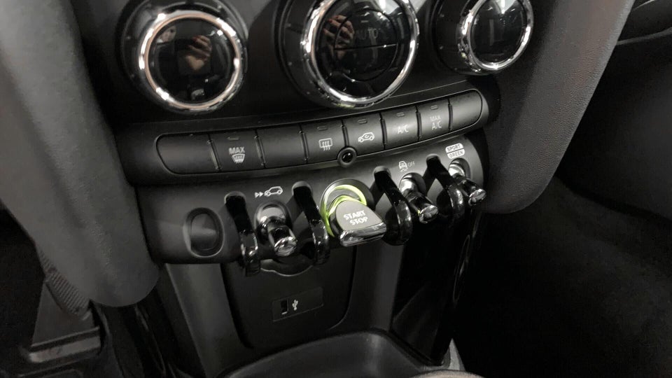 MINI Cooper SE Essential 3d