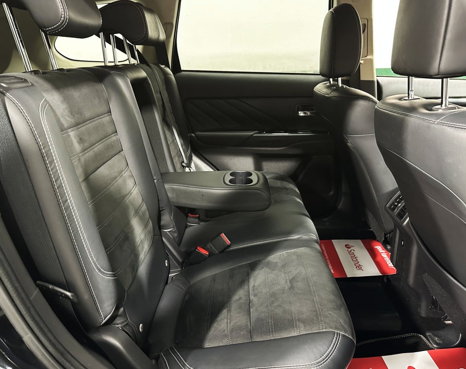 Mitsubishi Outlander 2,4 PHEV Instyle CVT 4WD 5d