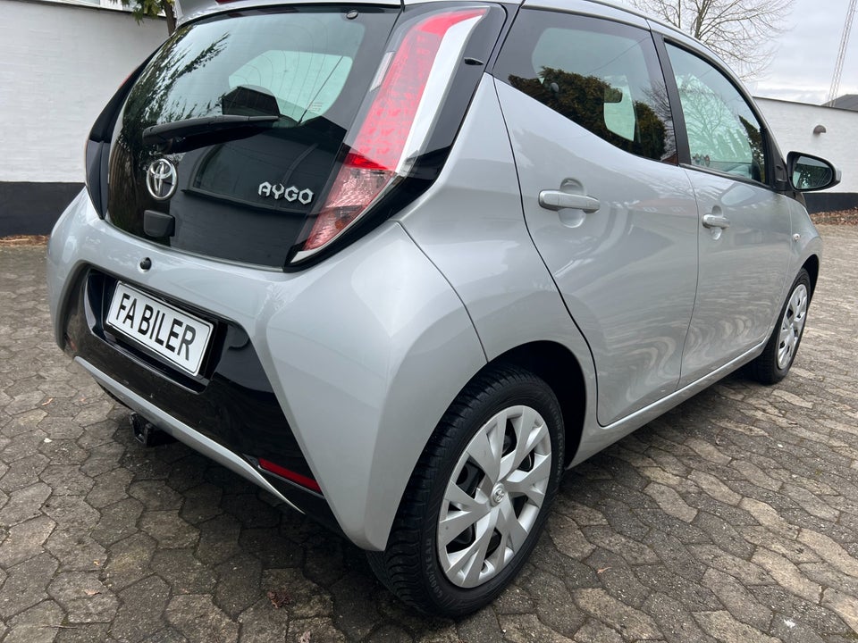 Toyota Aygo 1,0 VVT-i x-play 5d