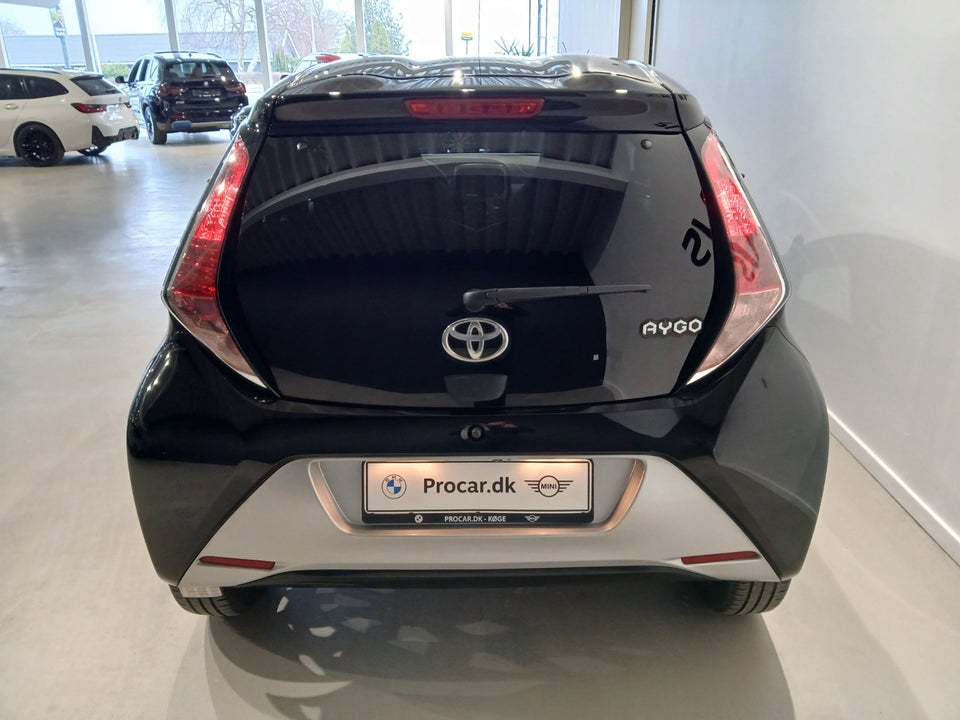 Toyota Aygo 1,0 VVT-i x-black 5d