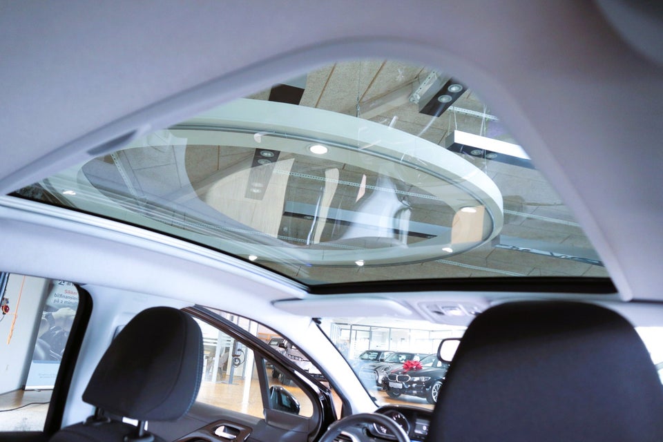 Peugeot 208 1,2 VTi Allure Sky 5d