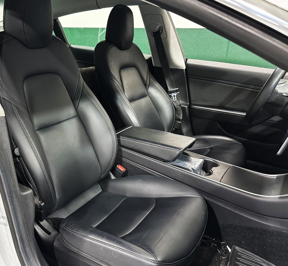 Tesla Model 3 Standard Range+ RWD 4d