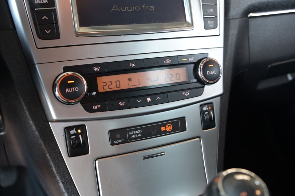 Toyota Avensis 1,8 VVT-i T2 Premium stc. 5d