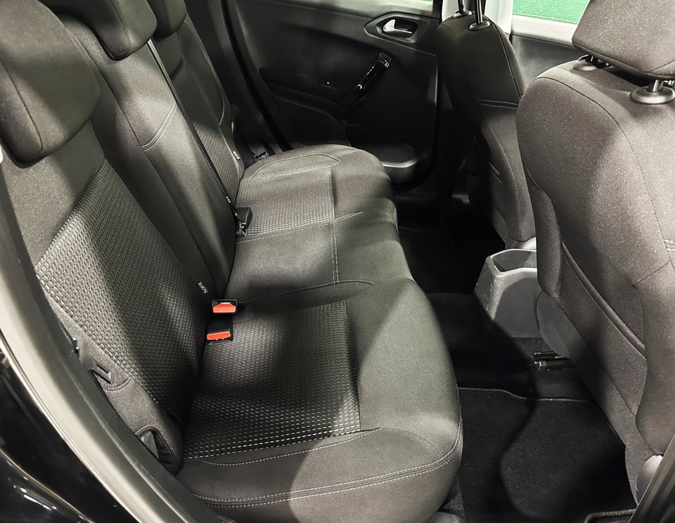 Peugeot 208 1,6 BlueHDi 100 Allure Sky 5d