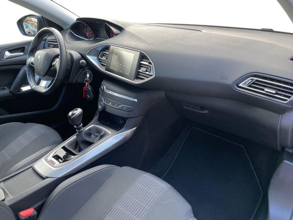 Peugeot 308 1,5 BlueHDi 130 Selection Sky SW 5d