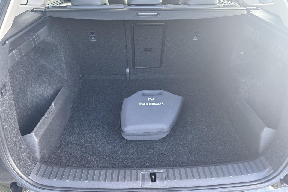 Skoda Enyaq 80 iV Design Selection 5d