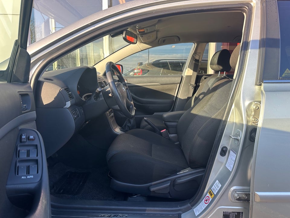 Toyota Avensis 1,8 VVT-i Sol stc. 5d