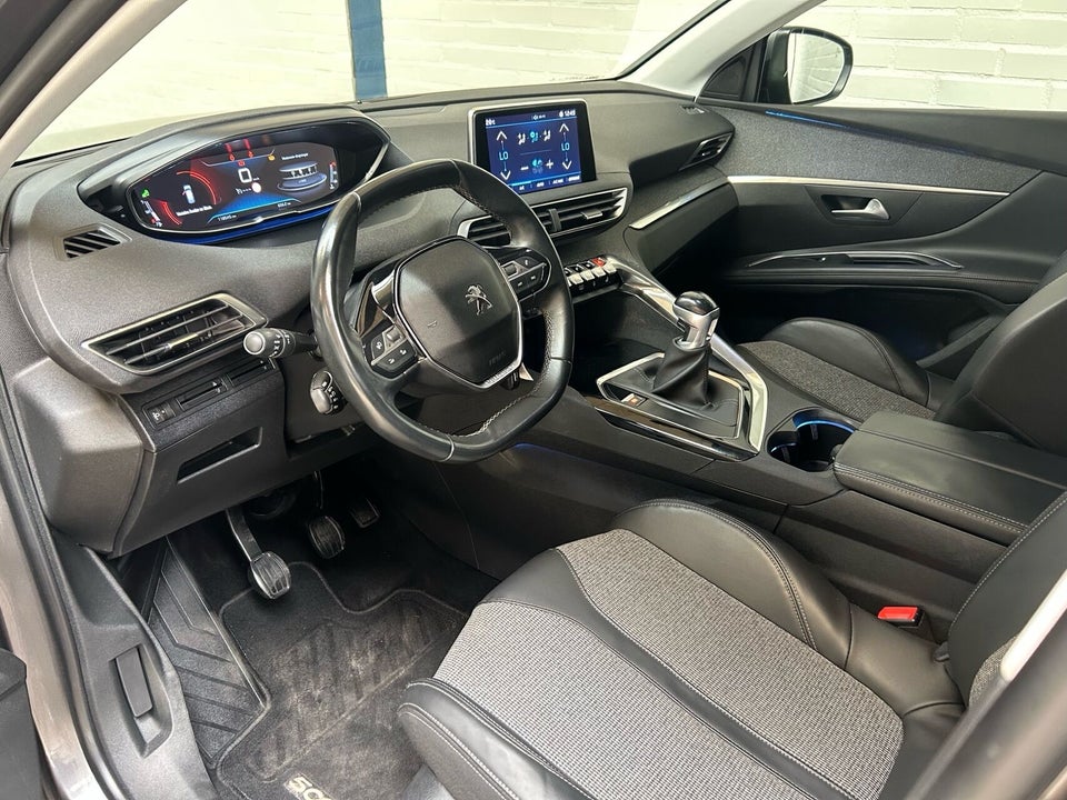 Peugeot 5008 1,2 e-THP 130 Allure 7prs 5d