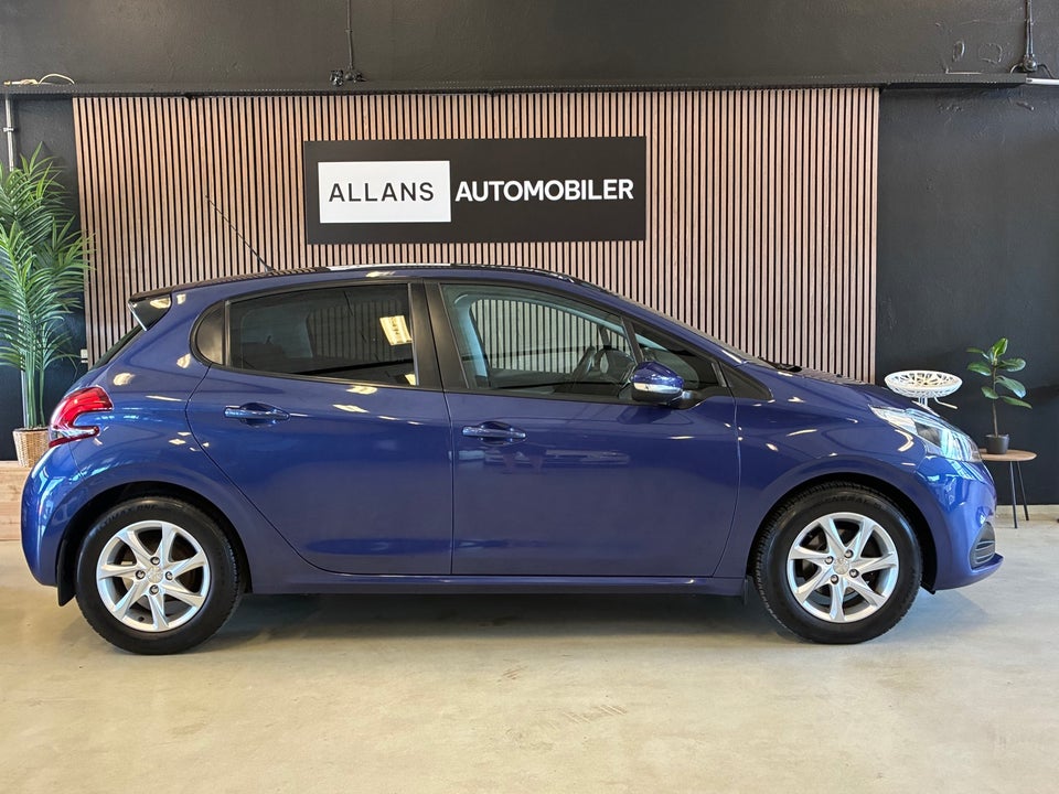 Peugeot 208 1,2 VTi 82 Allure Sky 5d