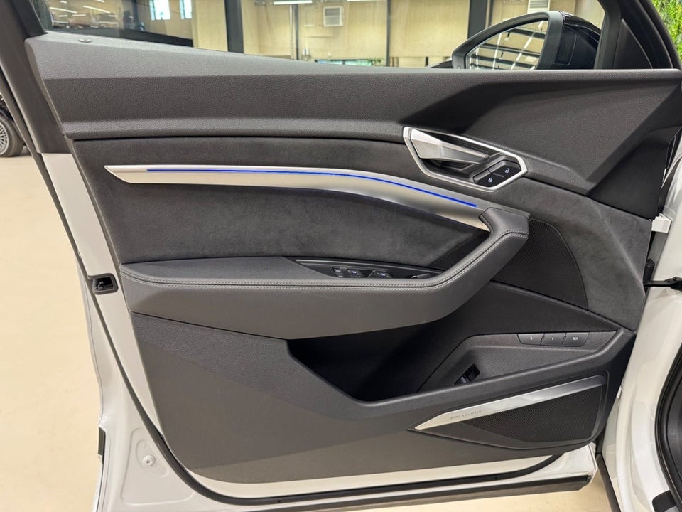 Audi e-tron 55 S-line Sportback quattro 5d