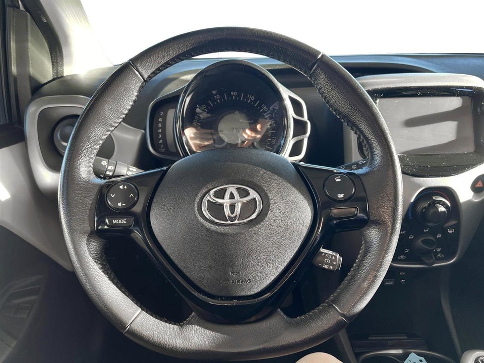 Toyota Aygo 1,0 VVT-i x-play x-touch 5d