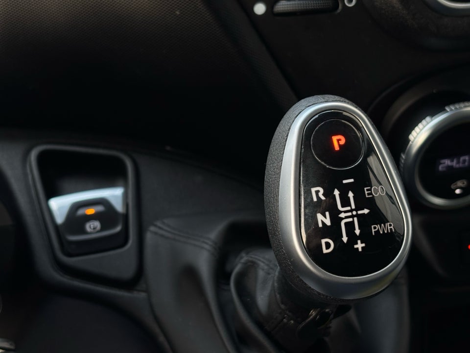 Iveco Daily 3,0 35S18 4100mm Box m/lift AG8