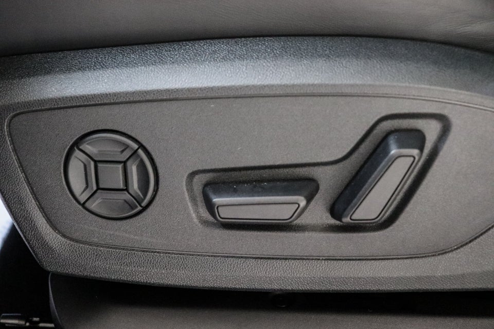 Audi Q4 e-tron 40 S-line 5d