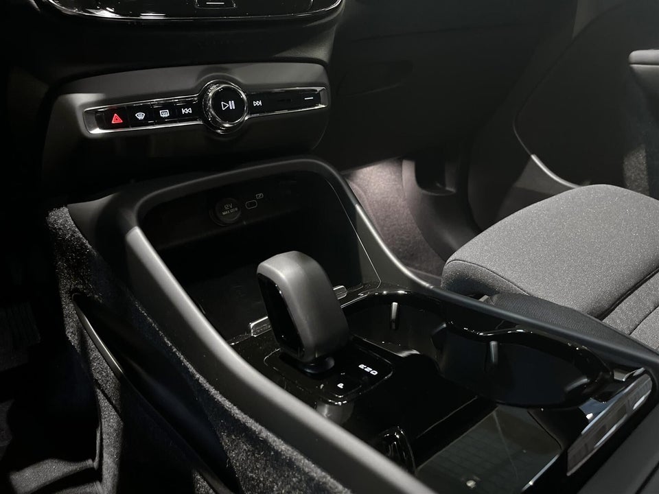 Volvo XC40 Standard Range Plus 5d