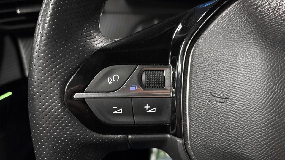 Peugeot e-208 50 GT 5d