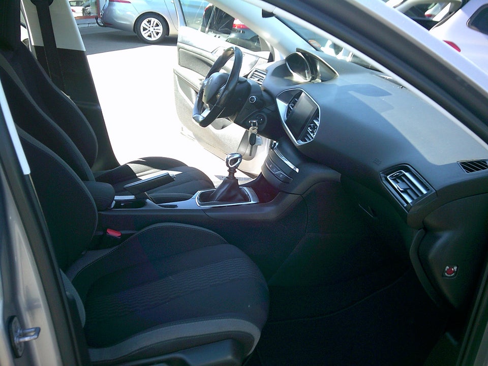 Peugeot 308 1,6 BlueHDi 120 Style SW 5d
