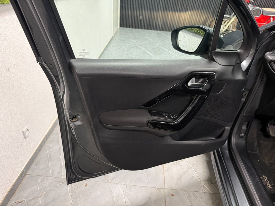 Peugeot 208 1,6 BlueHDi 100 Active 5d